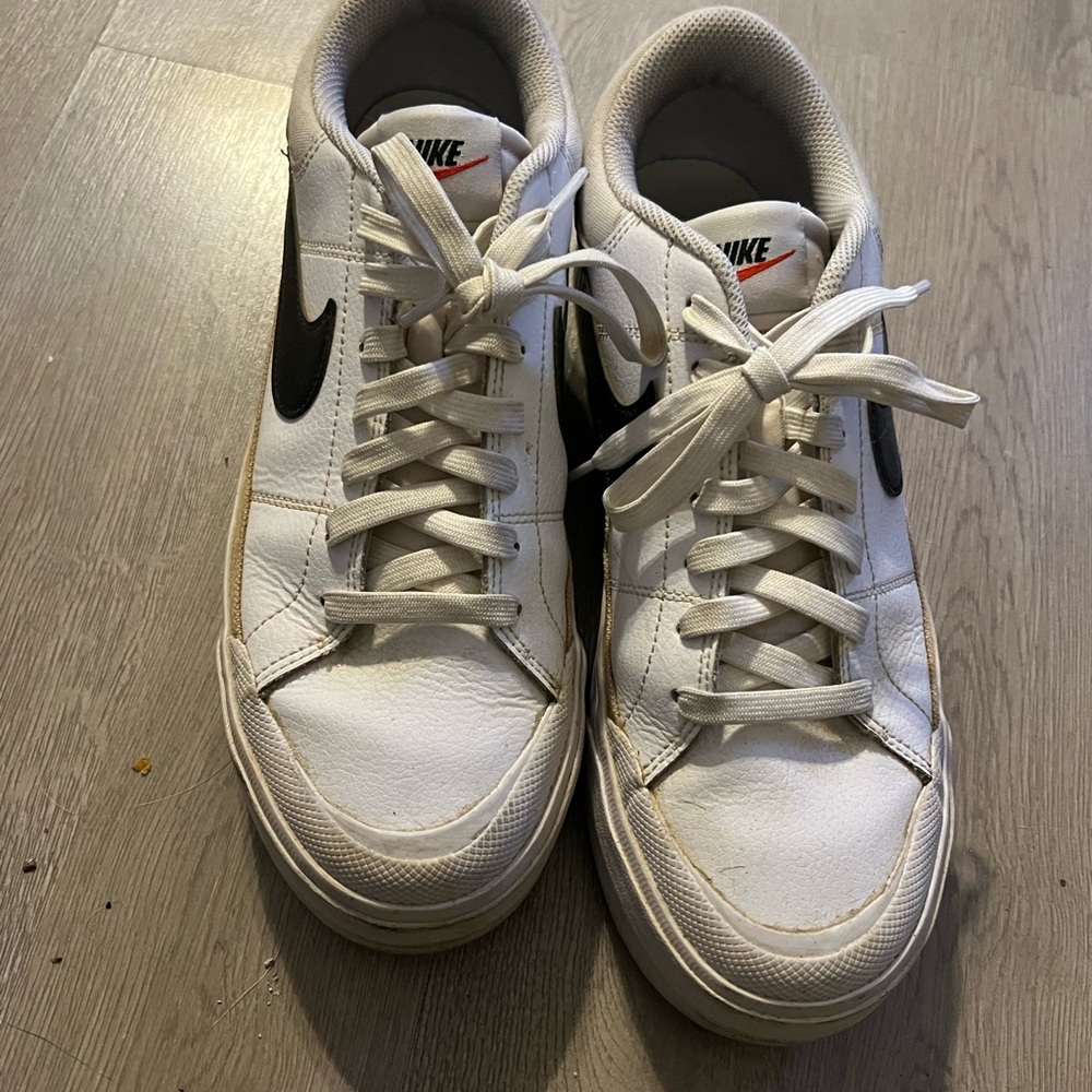 Nike White and Black Casual Sneakers